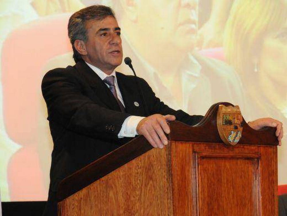 Cariglino: �A los polic�as hay que reconocerlos y no castigarlos cuando reprimen a alguien�