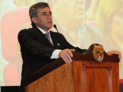 Cariglino: �A los polic�as hay que reconocerlos y no castigarlos cuando reprimen a alguien�