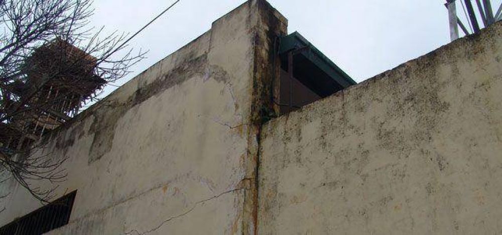 Camau se sigue haciendo el distra�do ante el inminente derrumbe del hogar de ancianos