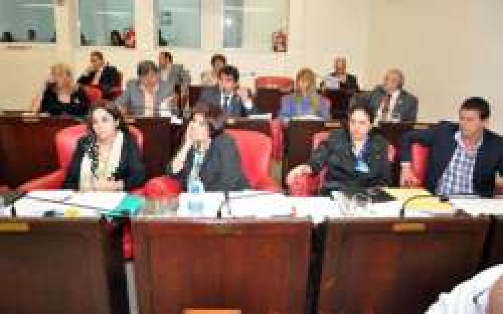 Diputados solicitan la pavimentaci�n de la ruta Juana Azurduy		