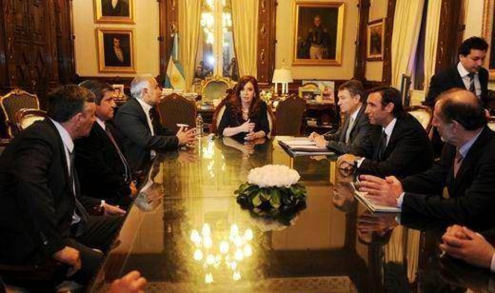 Gasoducto: intendentes quieren pliegos de licitaci�n de obra antes de fin de a�o