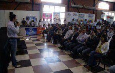 Con marcada presencia arranc� este jueves la �Expo Carreras 2012�