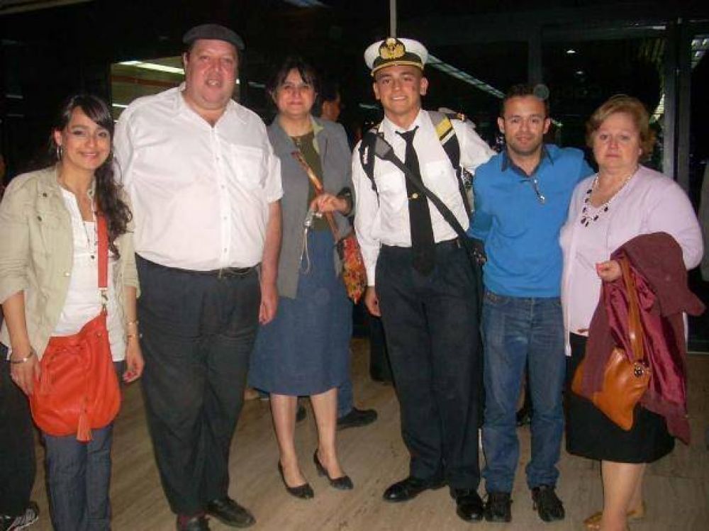 Regres� el ex abanderado del Storni que estaba en la Fragata Libertad