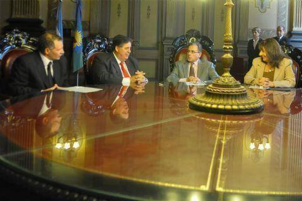 Firman convenio para que la Provincia se adec�e a nueva ley de salud mental