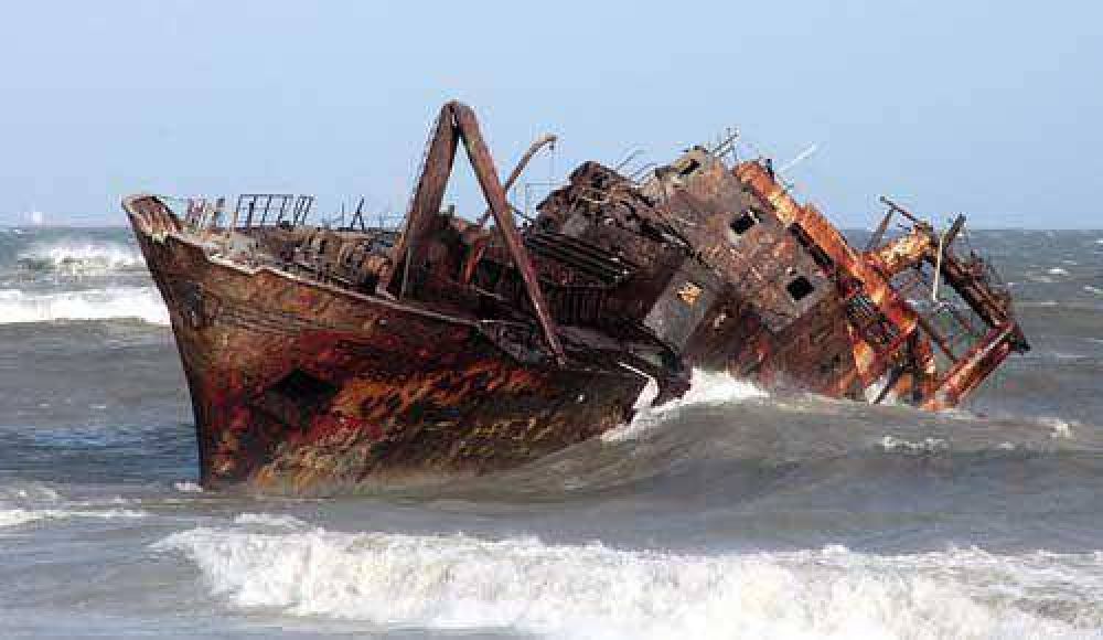  Se quebr� el barco hundido en Quequ�n