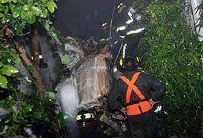 Ecuador: un avi�n se estrell� en zona residencial de Quito 