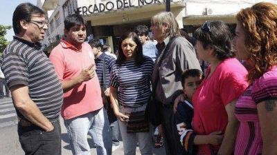  La Municipalidad amag� con sacarlos, pero los ambulantes siguen firmes en el centro
