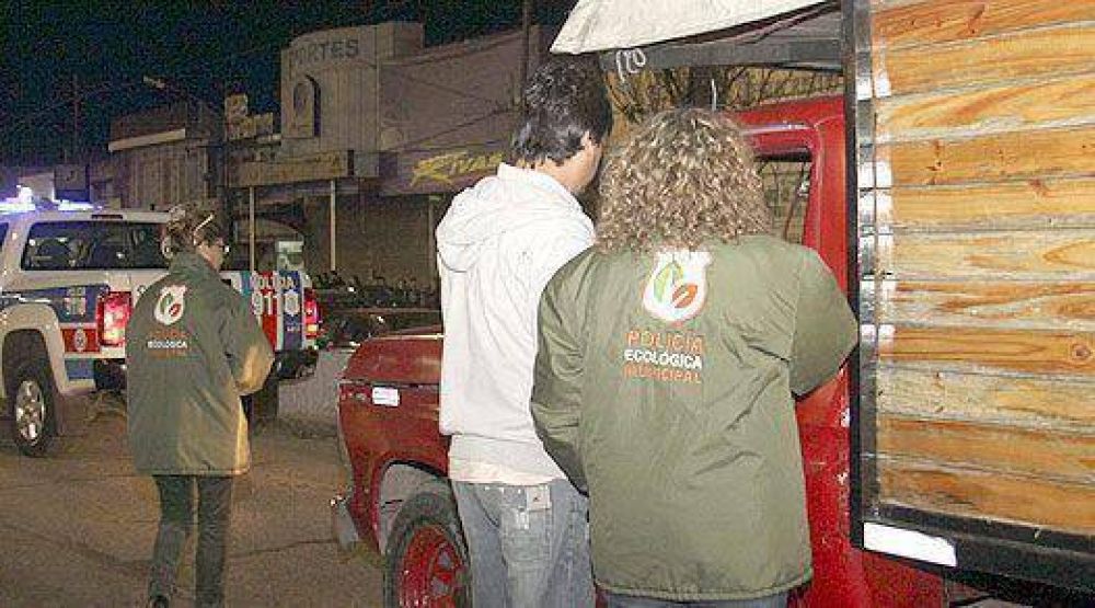 Controlan camiones y evitan la descarga ilegal de basura