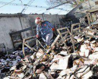Voraz incendio destruy� un dep�sito administrativo de la firma Caf� Am�rica