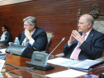 Homenaje, nuevas leyes y renuncia en Diputados