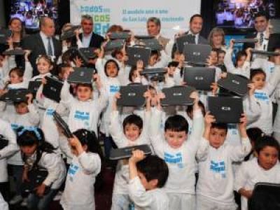 Alumnos de dos escuelas de Villa Mercedes ya tienen sus computadoras