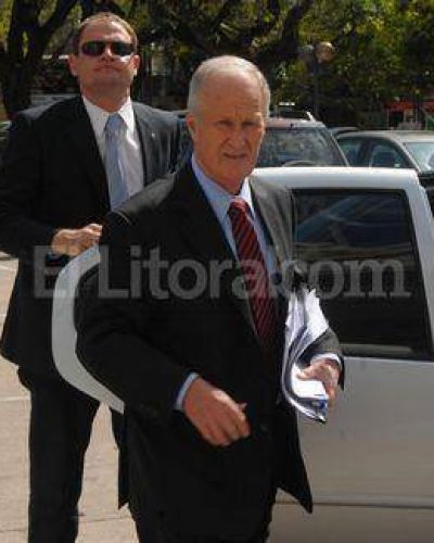 Piden m�s cambios en la polic�a