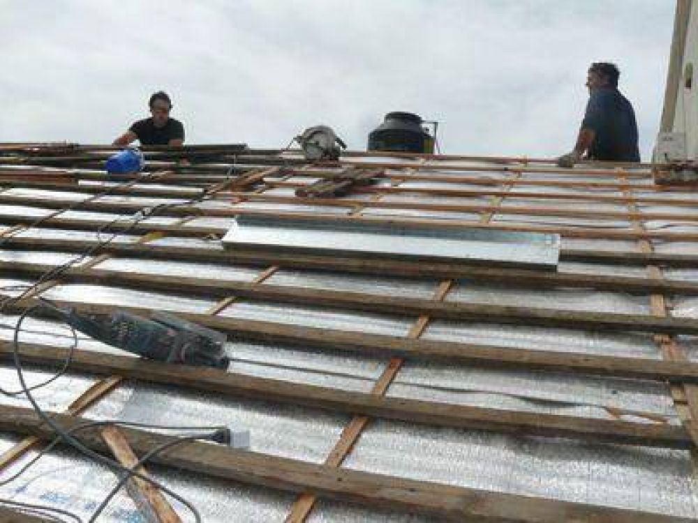 Hospital: Avanza la  primera etapa de la obra de  refacci�n de los techos