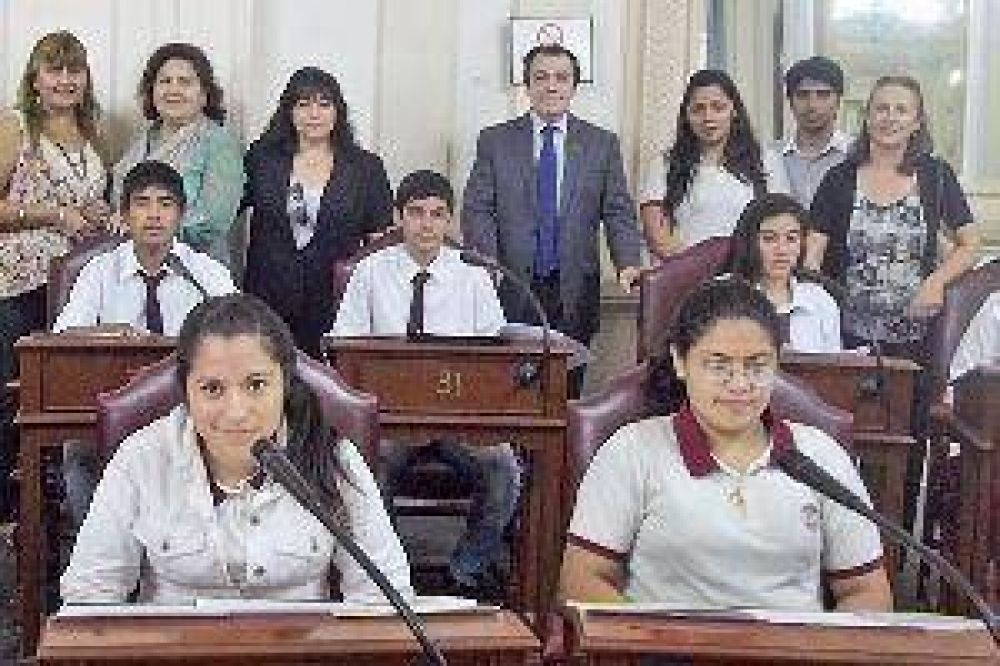 Niccolai presidi� la sesi�n especial de "Diputados por un d�a"