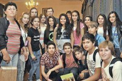 El gobernador recibi� a alumnos de Selva