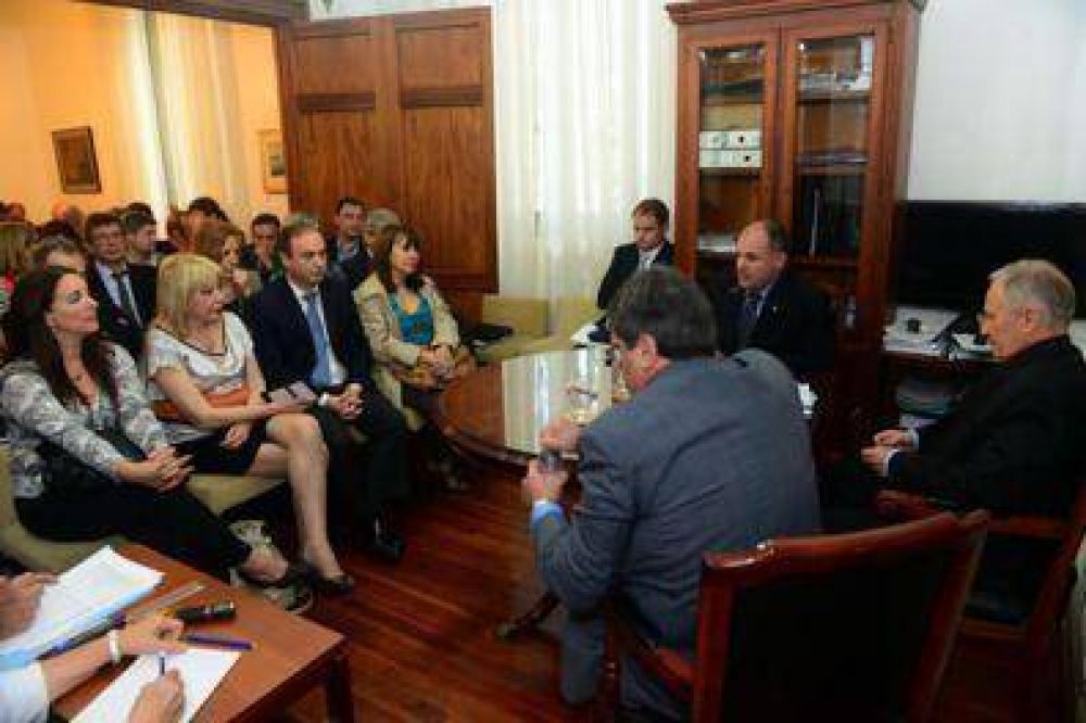 El ministro defendi� a los polic�as