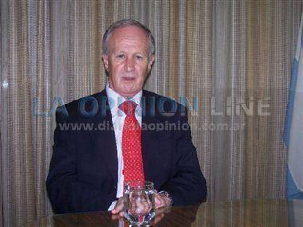 Lamberto se hace presente en la Legislatura para dar informes