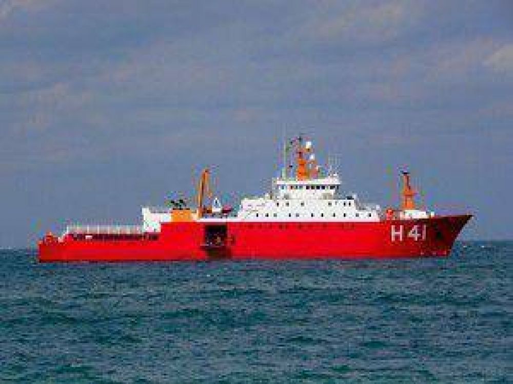 Funcionarios provinciales visitaron el buque H41 �Almirante Maximiano�