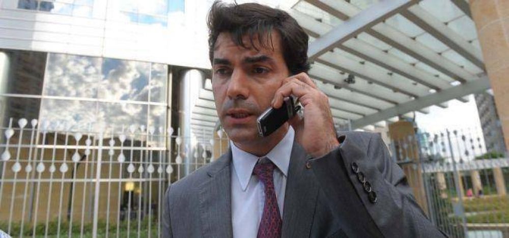 Tras un reto, Urtubey ya no es candidato a presidente y le pega a Clar�n