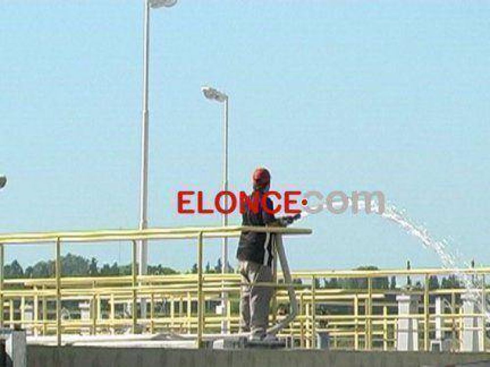 Seg�n Obras Sanitarias, el suministro de agua en Paran� es �normal� 