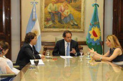 Para desviar conflicto, anuncios en Educaci�n 