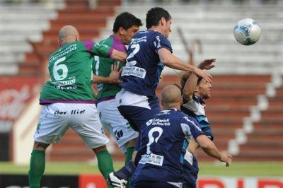 Gimnasia le gan� a Ferro y sigue solitario en la punta