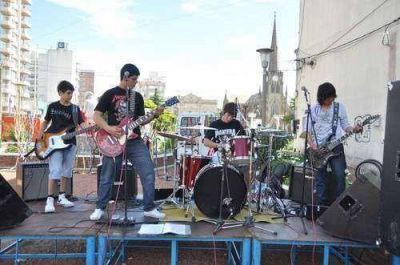 Arte, m�sica y juventud en la Plaza de la Madre