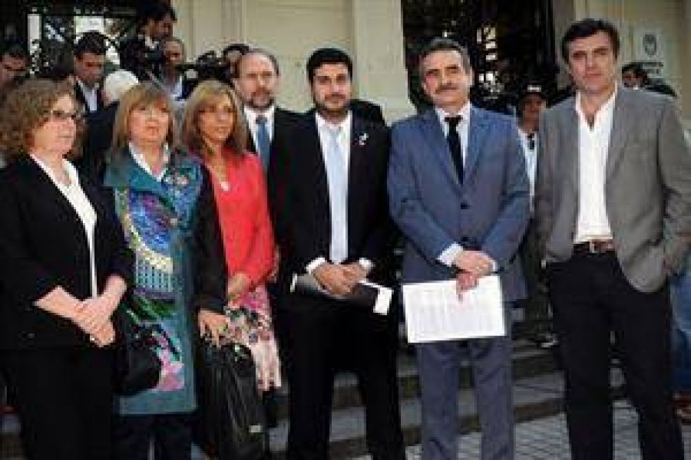 La crisis policial en Santa Fe complica al gobierno socialista