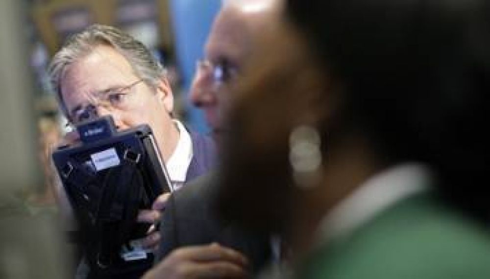 Wall Street qued� plano por malos resultados de Apple y Merck
