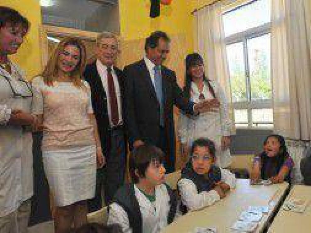 Lobos: Scioli inaugur� edificio para escuela y record� a N�stor Kirchner