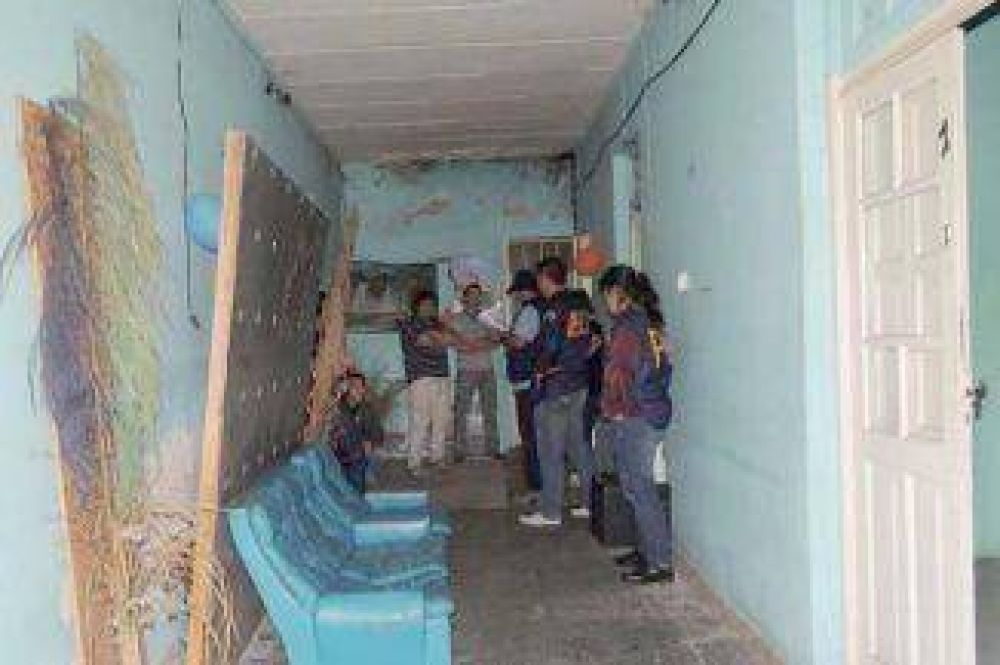 Allanaron dos prost�bulos y rescataron a 3 mujeres