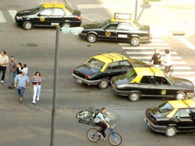 En seis meses, todos los taxis ser�n controlados las 24 horas por el municipio