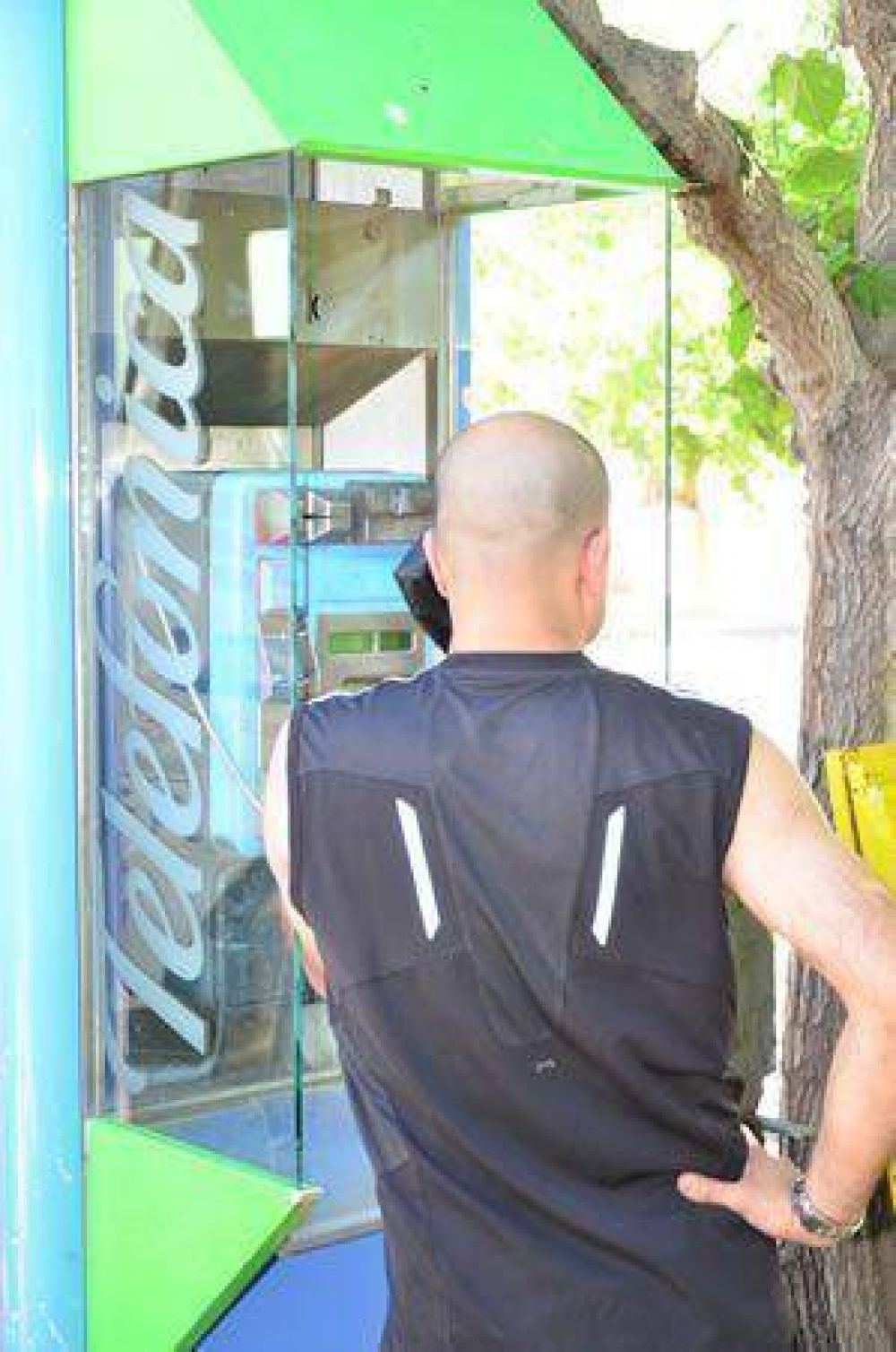 Proyectan eliminar la mayor�a de los tel�fonos p�blicos