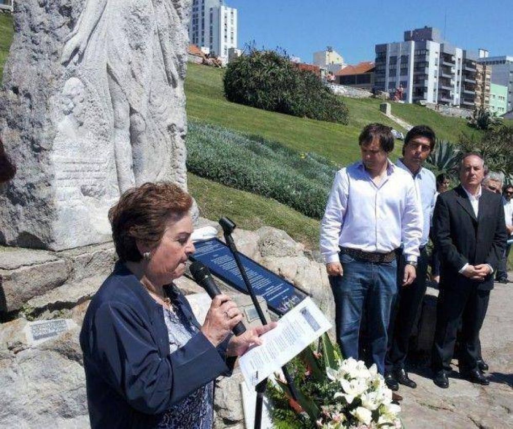Restituyeron la placa del Monumento a Alfonsina Storni