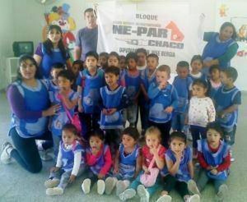 Jardines de Infantes de Concepci�n Bermejo recibieron elementos para Copeo del NEPAR