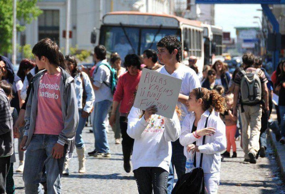 Padres de alumnos rurales se movilizaron, no encontraron soluci�n y planean corte de ruta