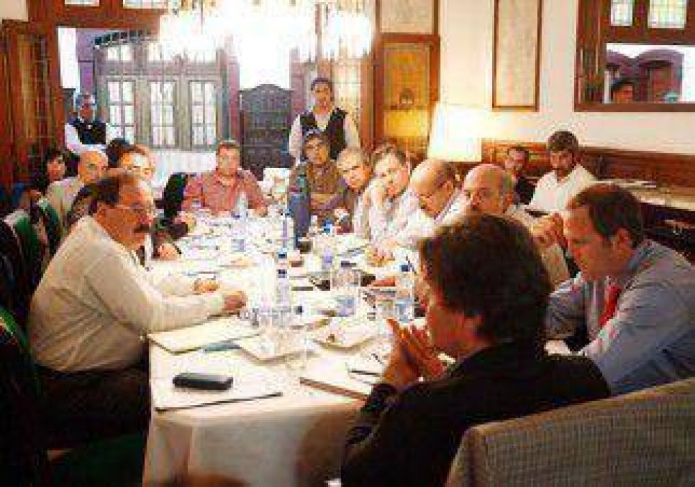 Weretilneck se reuni� con su gabinete y solicit� no comprometer m�s de lo que se puede pagar 