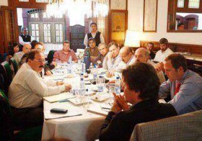 Weretilneck se reuni� con su gabinete y solicit� no comprometer m�s de lo que se puede pagar 