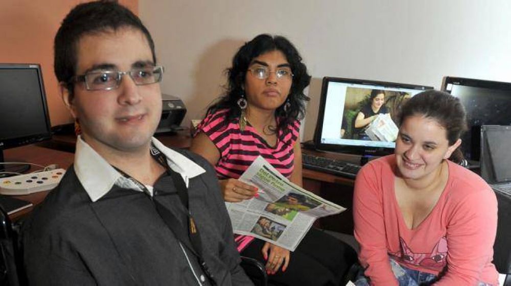 J�venes discapacitados lanzan campa�a sobre el uso de ascensores