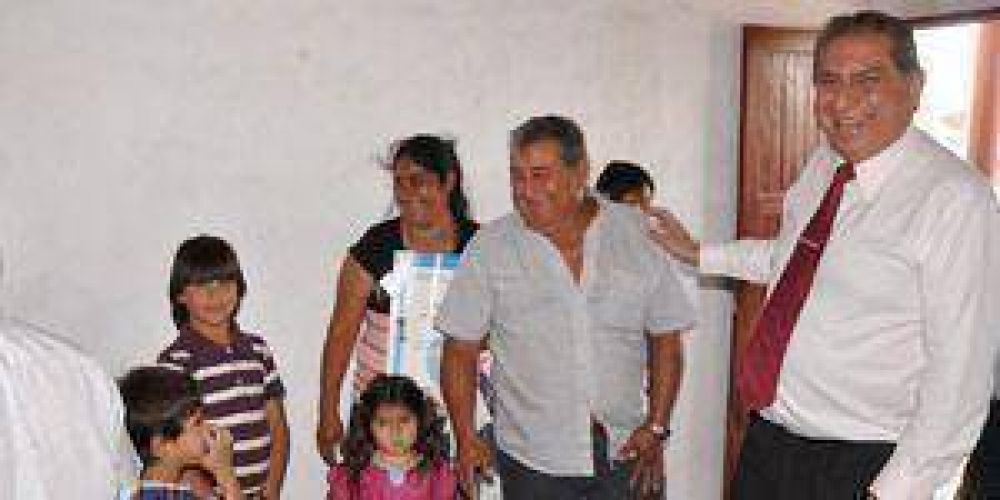 Jofr�: �Un millar de viviendas est�n en la fase de terminaci�n�
