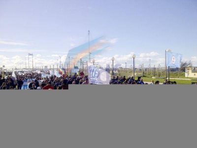 Multitudinaria marcha por las calles de R�o Grande en defensa de la salud p�blica