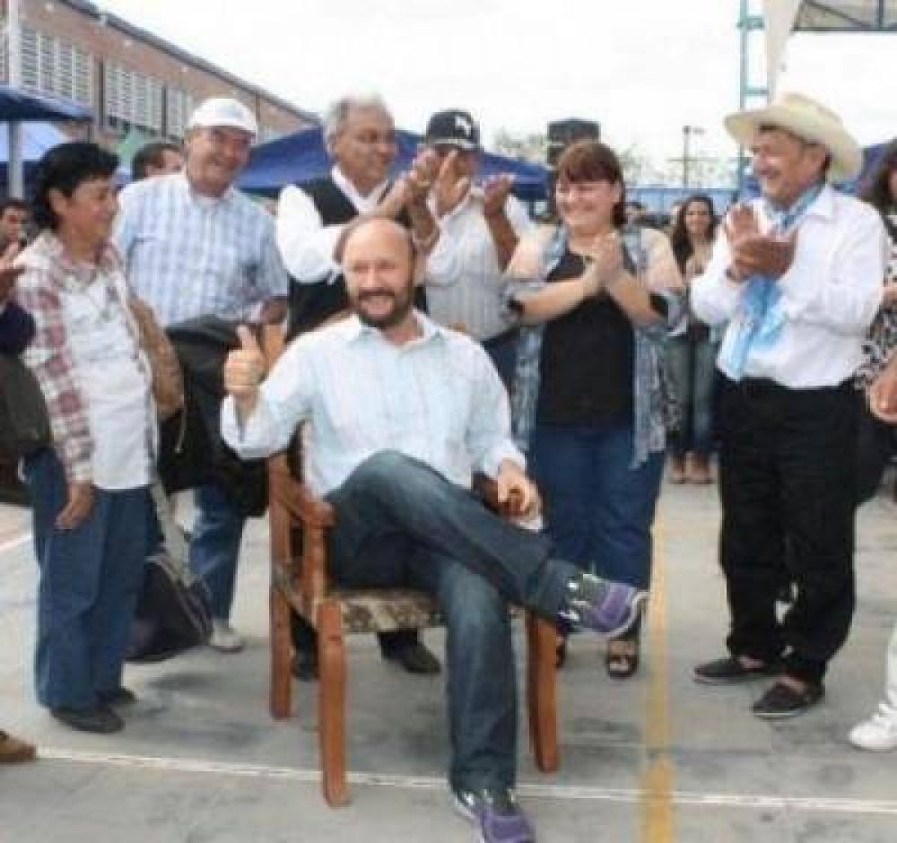Mientras Gildo carga contra la C�mpora, los K confirman que "el enemigo" son los gobernadores peronistas entronizados