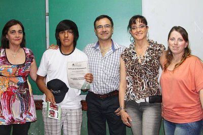 Fundaci�n Junior Achievement entreg� certificados en Escuela de Minas