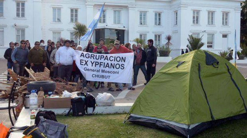 Ex ypefianos mantendr�n las carpas hasta el lunes