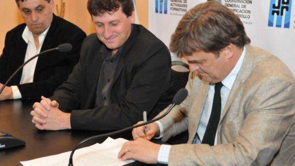 P�rez Cat�n habl� sobre el convenio de colaboraci�n entre la Municipalidad de Trelew y la de Gaiman
