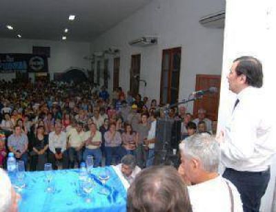 �N�stor fue un amigo de los santiague�os�