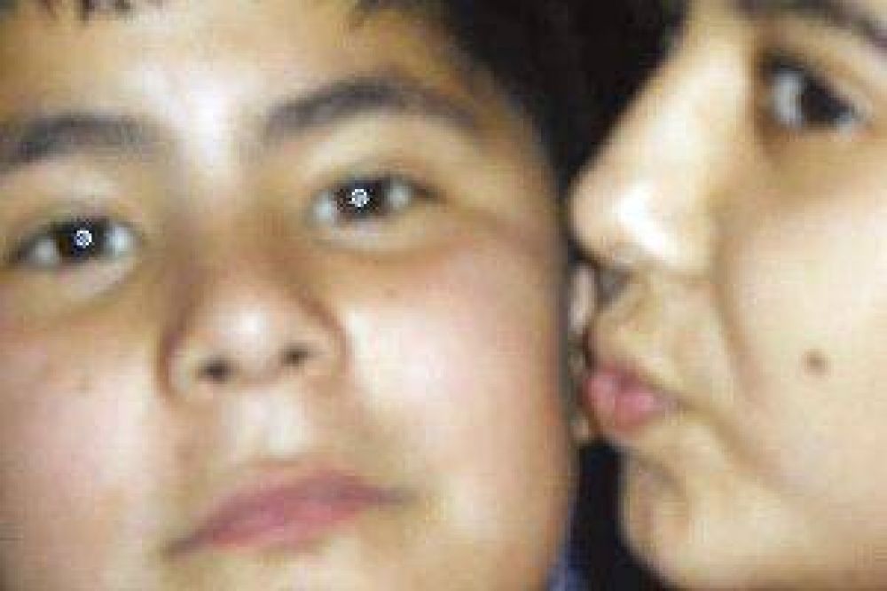 Mientras Melanie se recupera en el sanatorio luego del trasplante, Alexis ya prepara su regreso a Santiago