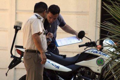 General Pico: por un descuido, polic�a de Canes se dispar� en la mano
