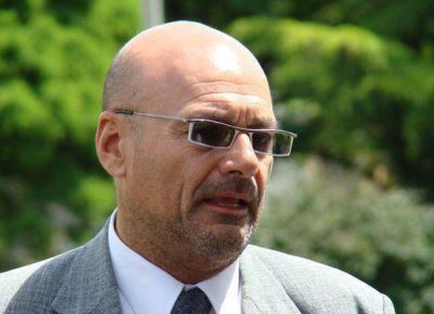 Rainone dice que, pese a ser vernista, el Gobierno le manda dinero