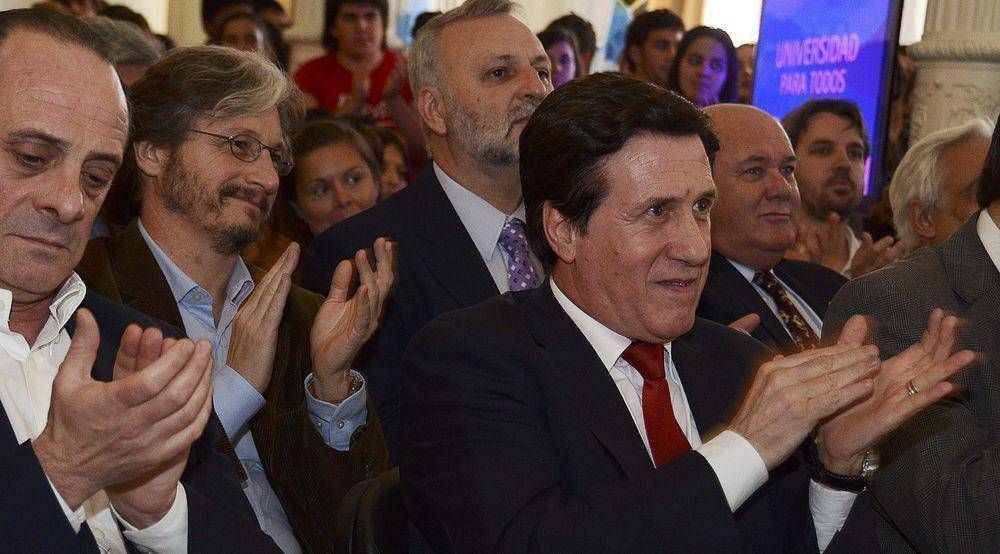 El INTENDENTE DE LAN�S JUNTO AL MINISTRO DE EDUCACI�N NACIONAL ALBERTO SILEONI